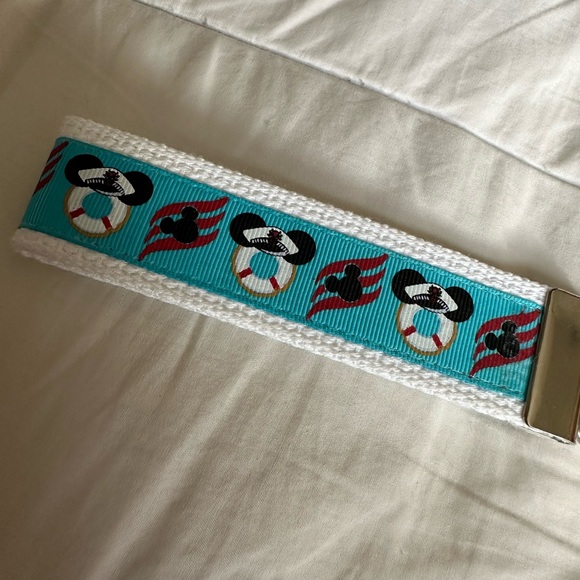 NEW Disney Cruise Nautical Mickey Mouse Wristlet KeyChain - Picture 2 of 2